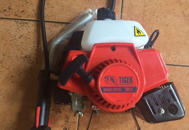 Máy cắt cỏ Tiger 411