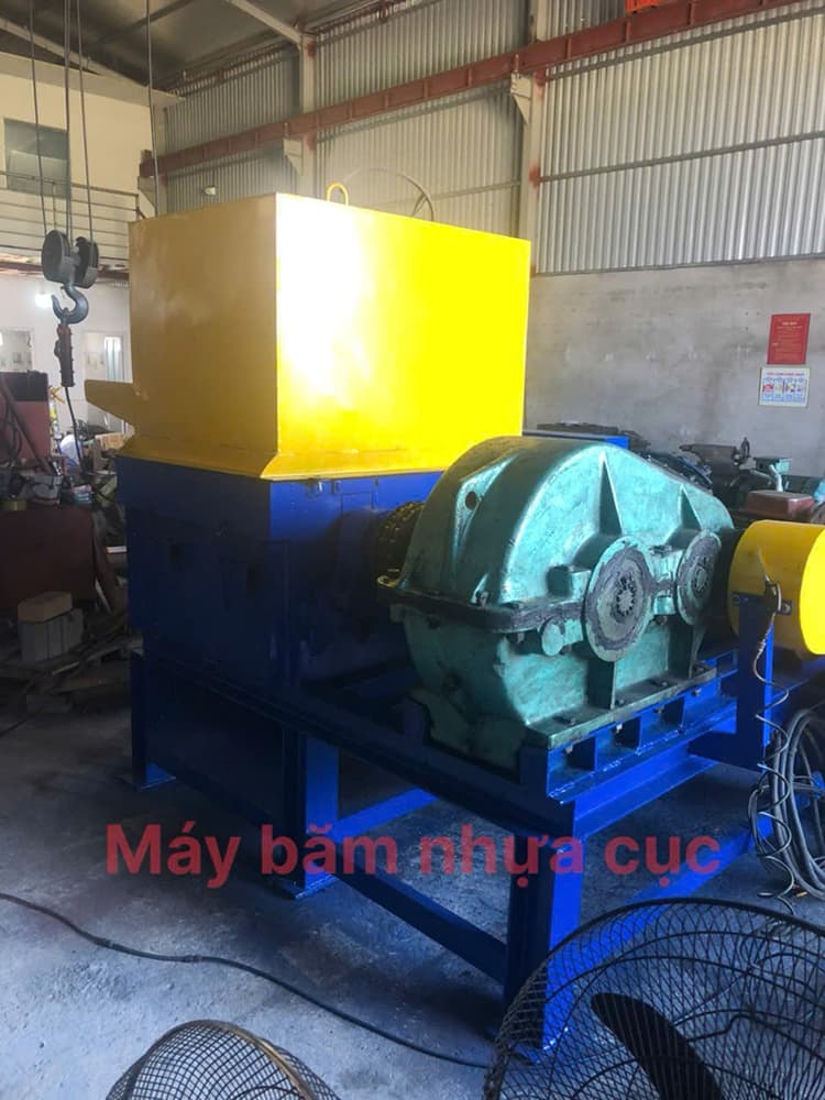Máy băm nhựa cục