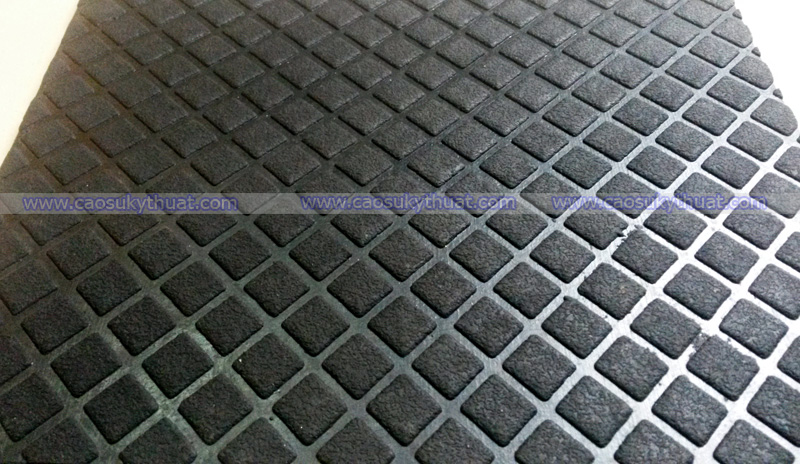 Tấm cao su sọc caro