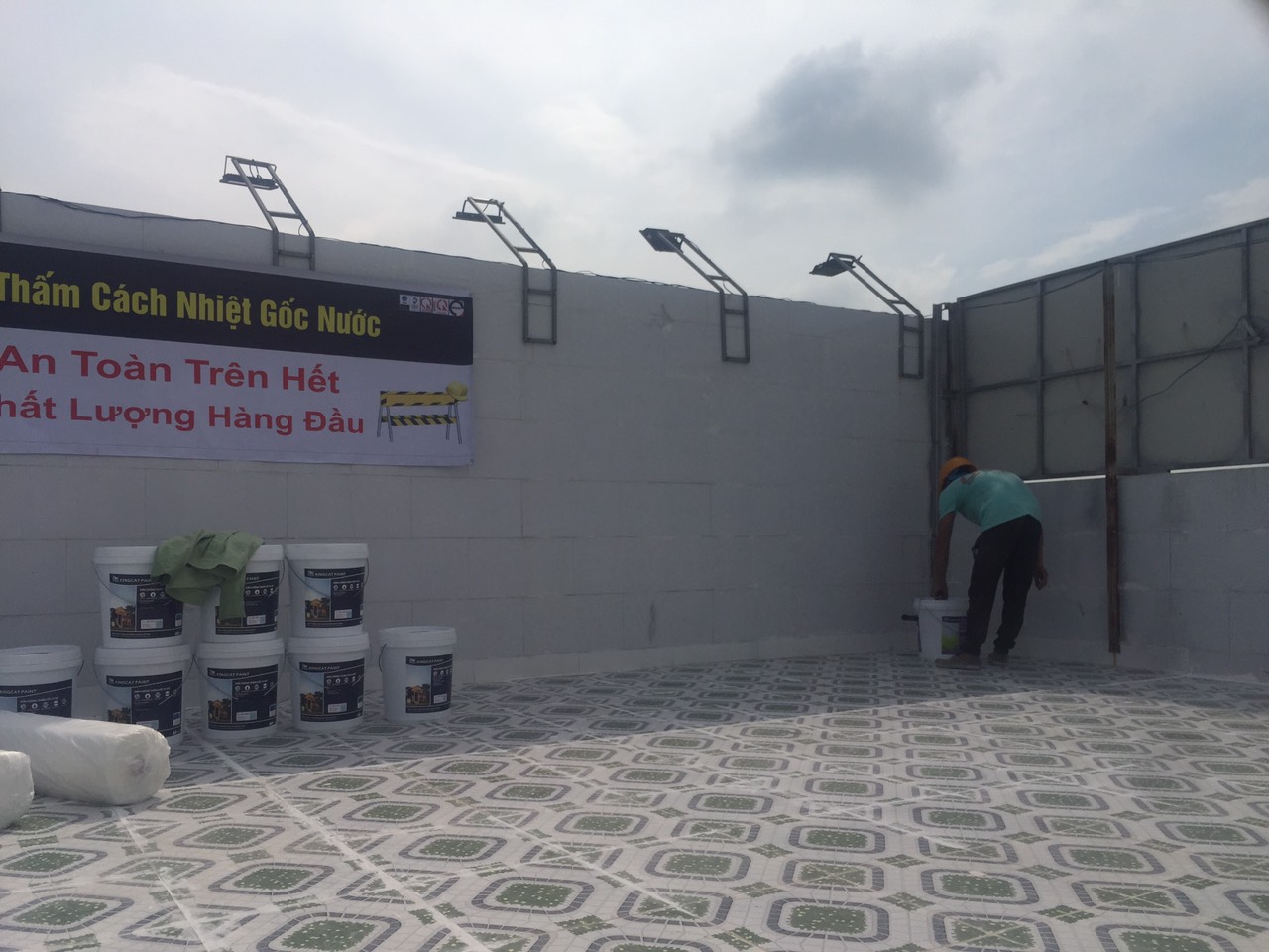 Thi công chống thấm sàn mái