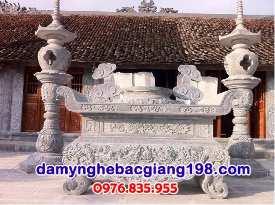 Bàn lễ đá