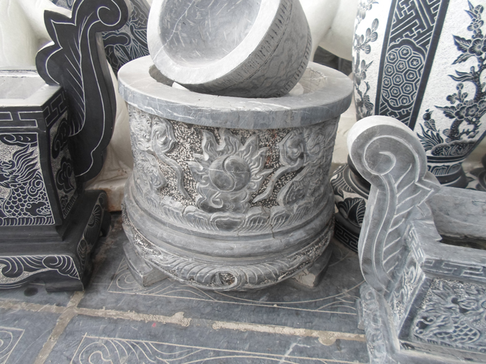Bát hương đá