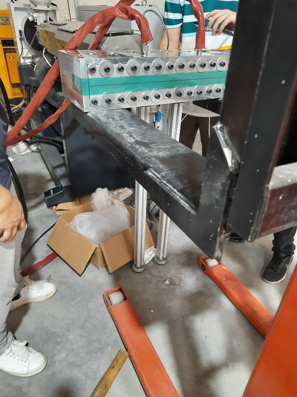 Máy sản xuất khẩu trang vải không dệt