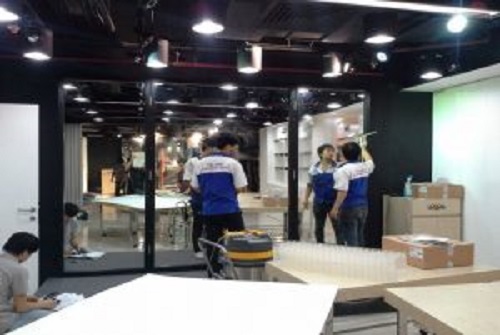 Vệ sinh showroom- cửa hàng