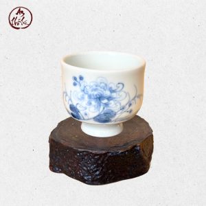 Chén trà sứ vuốt vẽ tay