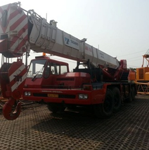 Cẩu bánh lốp Tadano TG700E - 70 tấn