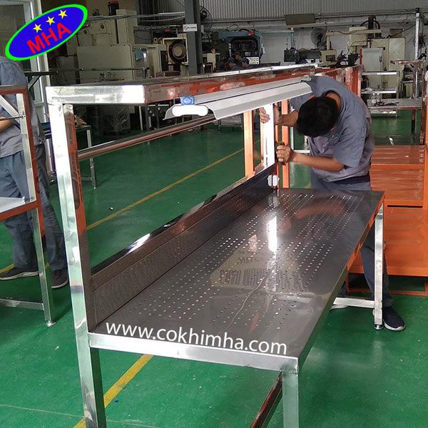 Bàn thao tác đột lỗ