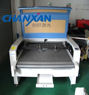 Máy khắc laser