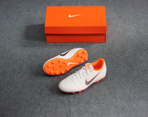giày cỏ tự nhiên Nike