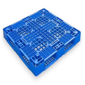 Pallet nhựa màu xanh
