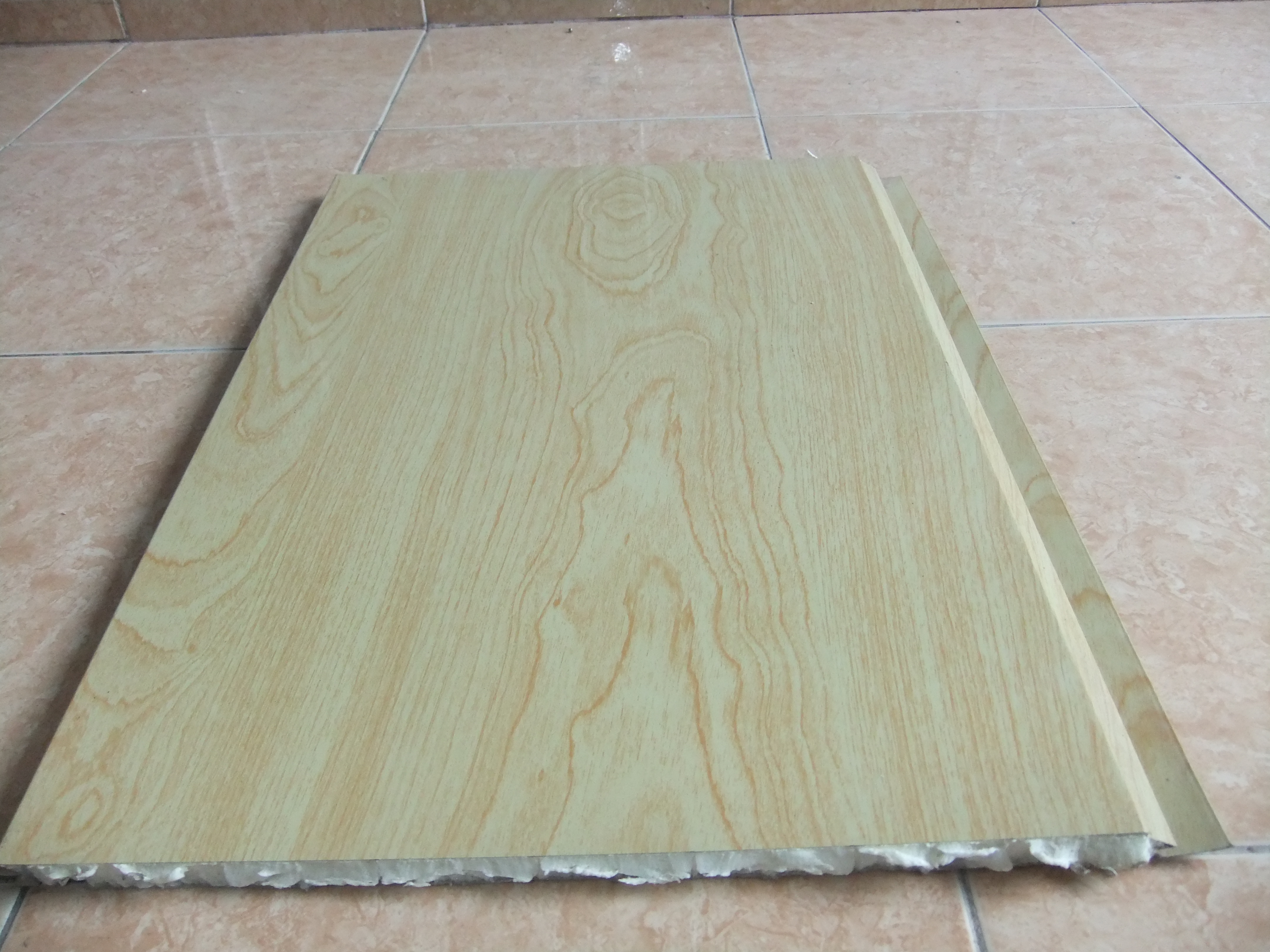 Tôn trần vân gỗ nhạt