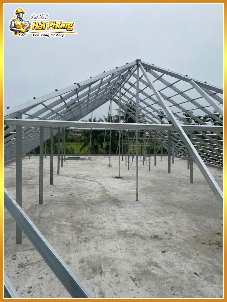 Khung thép nhà xưởng lắp dựng