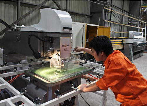 Gia công cắt kính