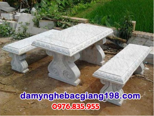 Bàn ghế đá