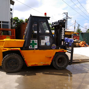 Xe nâng hàng Doosan D70 (7 tấn)