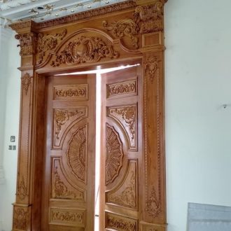 Cửa chính