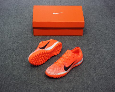 giày cỏ nhân tạo Nike