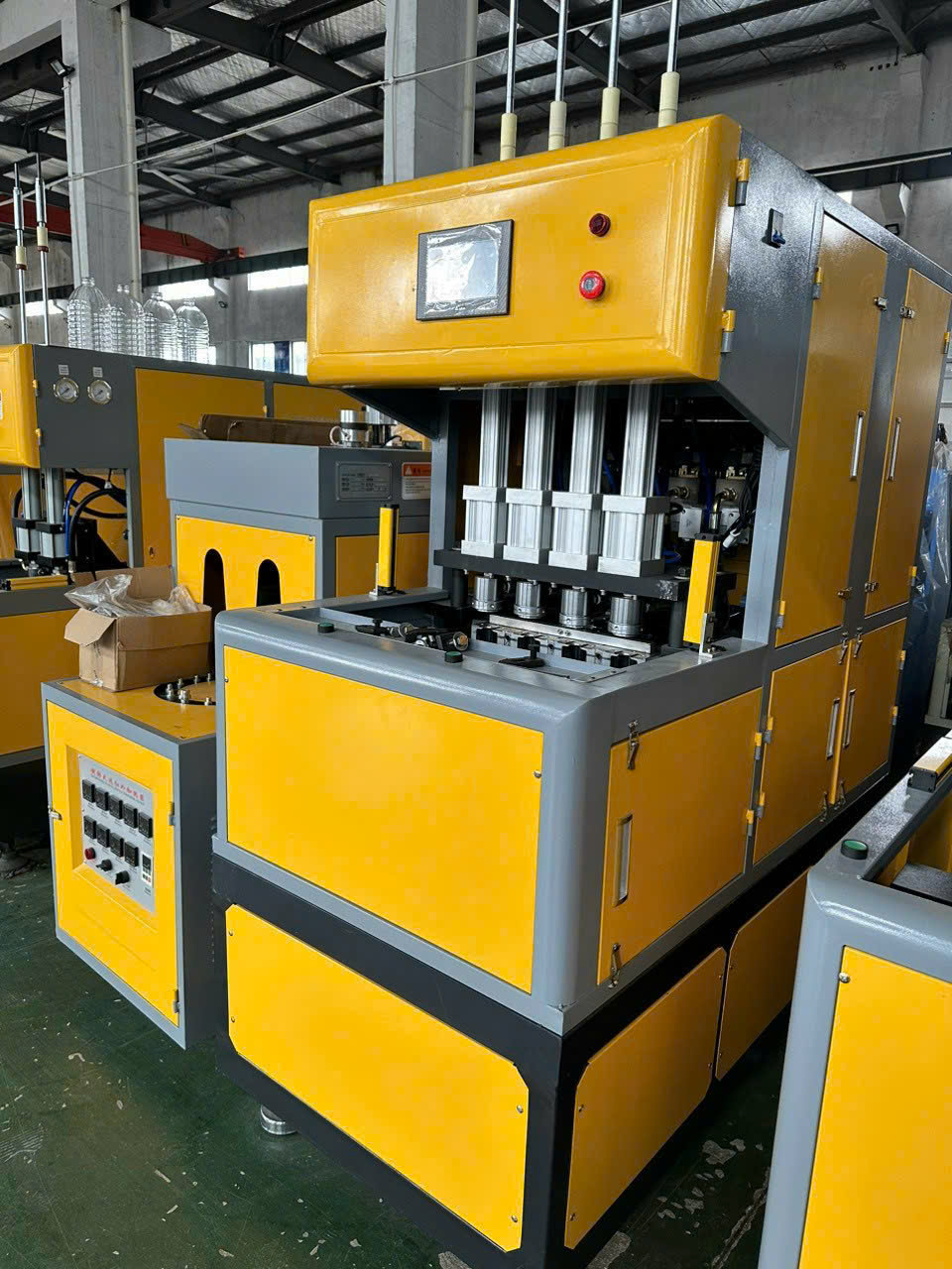 Máy thổi chai bán tự động