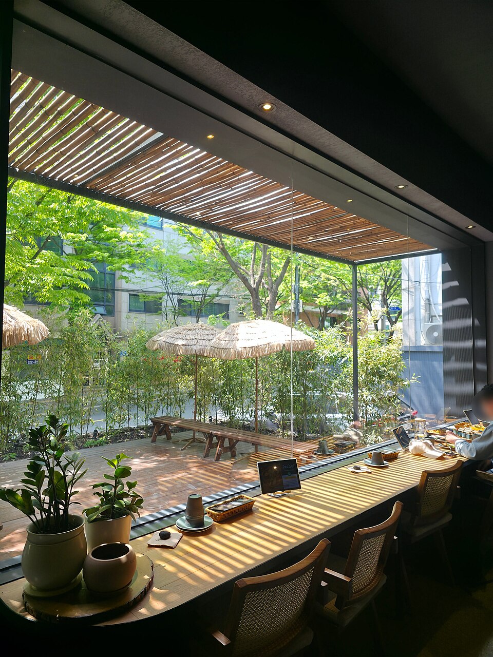 Featured image: Digital Dining: The Best AI Website Builder for Restaurants and Cafes