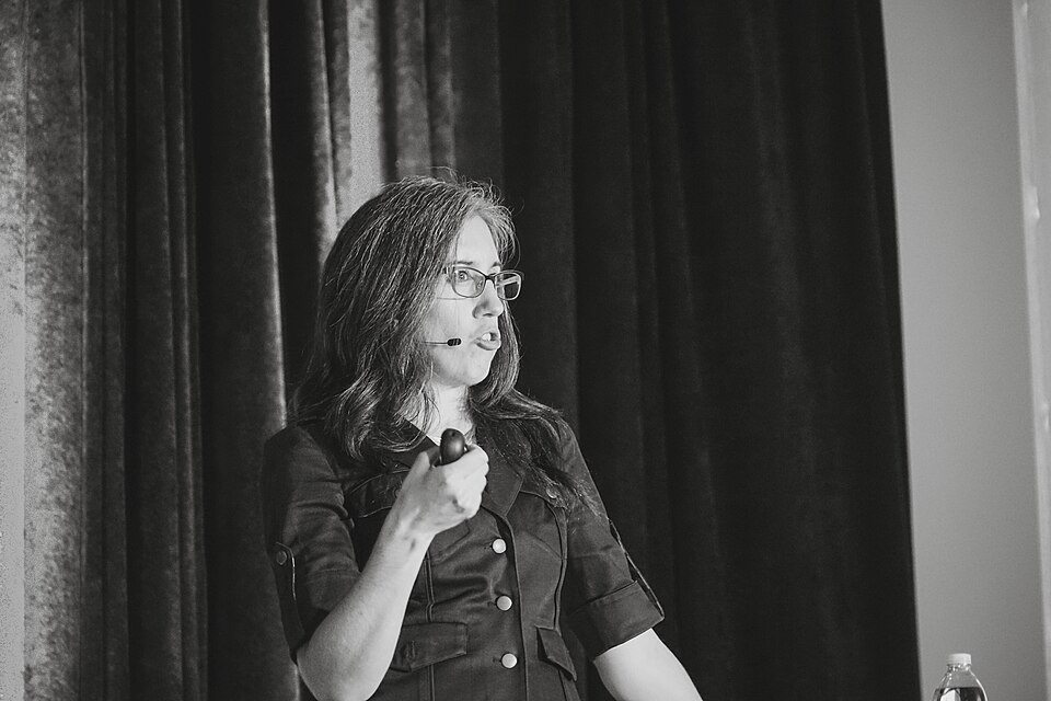 Featured image: Showcase Your Talent: How to Use an AI Website Builder for Portfolio Sites