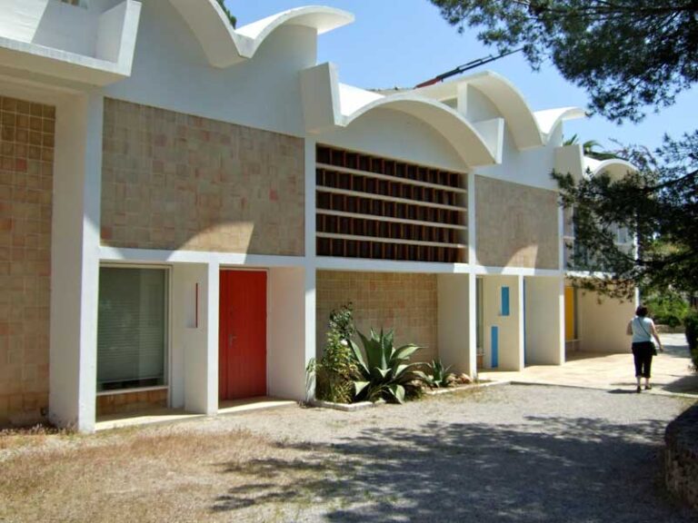 Illustration: Which AI Website Builders Offer the Best Multi-Site Management for Agencies?